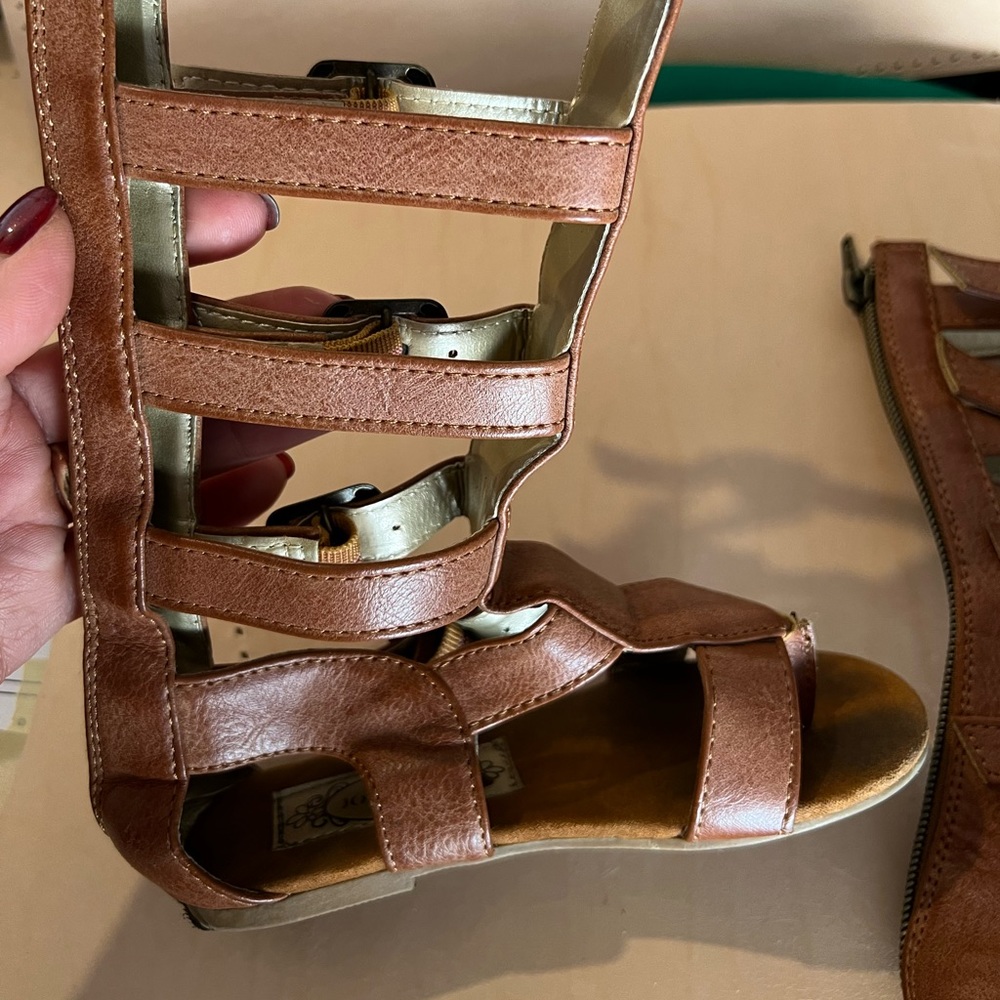 Joyfolie Gladiators size 9 EUC